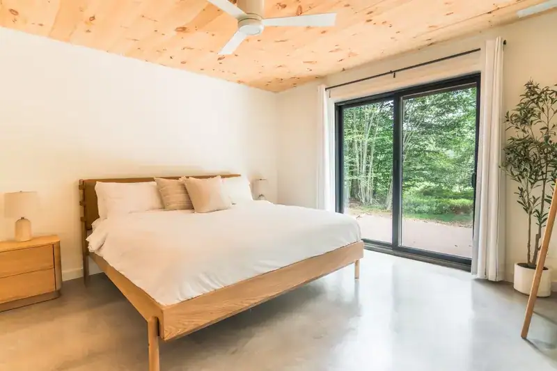 King bedroom with glass doors onto the deck