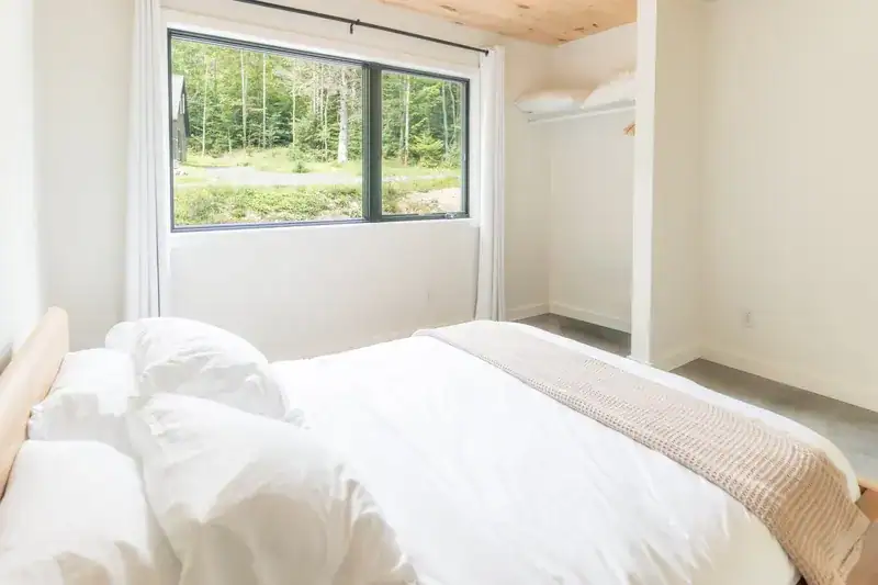 Bedroom with a view into the forest